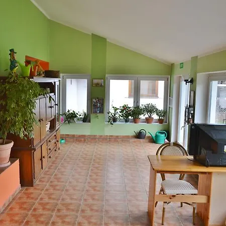 招待所 In Midi
