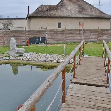 In Midi 招待所 Trenčín